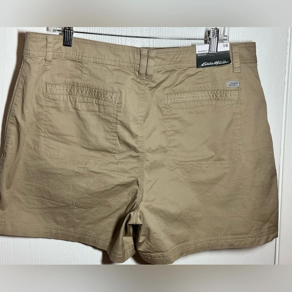 Eddie Bauer Womens Aspire Chino Shorts in Light Khaki